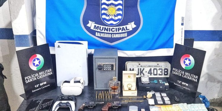 PMSC E GMBC realizam prisão de grupo, logo após assalto à residência em BC