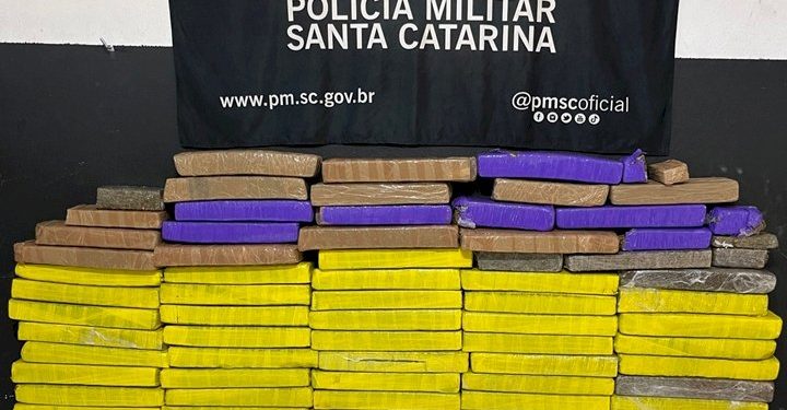 Mãe e filho são detidos com mais de 48 kg de maconha