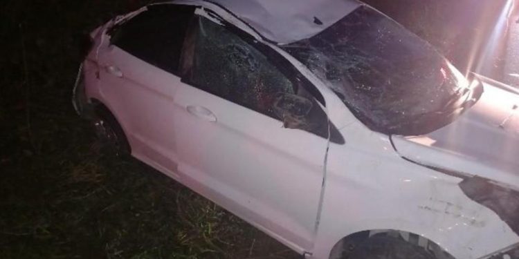 Motorista de 19 anos capota carro na SC-108, em Nova Trento