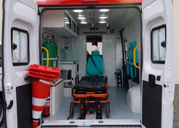 Santa Catarina recebe primeira ambulância projetada no Brasil para atendimento a obesos