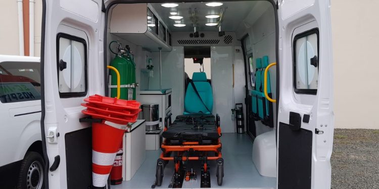 Santa Catarina recebe primeira ambulância projetada no Brasil para atendimento a obesos