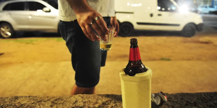Lei em Chapecó proíbe o consumo de bebidas alcoólicas nas ruas