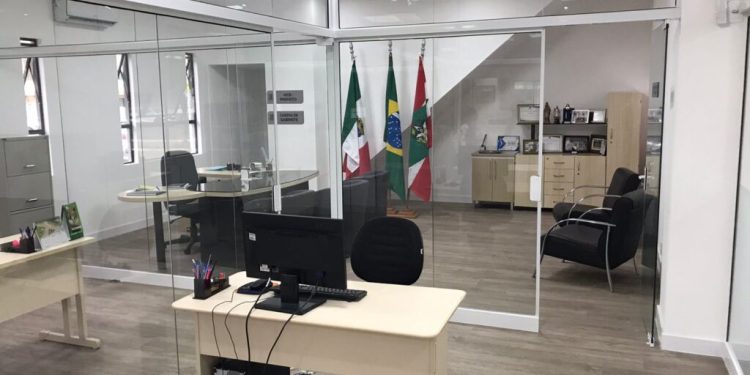 Prefeitura de Nova Trento inaugura novo gabinete no piso térreo
