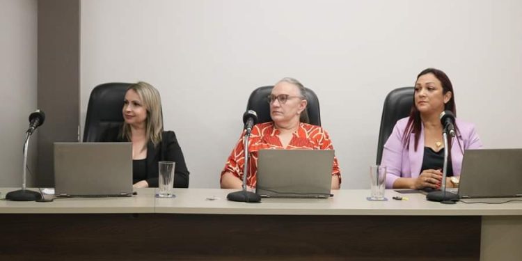 Três vereadoras tomam posse em São João Batista