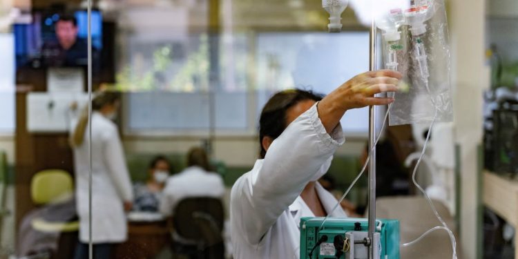 Saúde finaliza repasse dos recursos do piso da enfermagem às unidades de saúde em SC