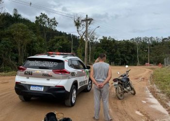 Homem é preso após fugir da Polícia Militar com moto adulterada