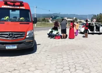 Duas mulheres ficaram feridas em queda de moto na SC 108