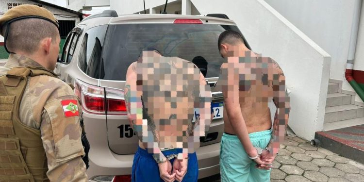 Cumprimento de Mandado de Prisão na Praia do Caixa d’Aço em Porto Belo