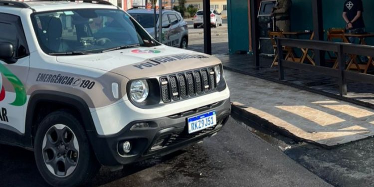 Traficante liberado para cumprir pena em casa descumpre ordem judicial frequenta bar e é flagrado pela Policia Militar em SJB