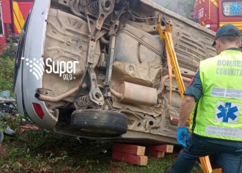 Homem fica ferido após capotar carro em Nova Trento