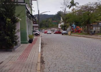 Secretaria de Obras adia tubulação na rua da Praça Getúlio Vargas para terça-feira