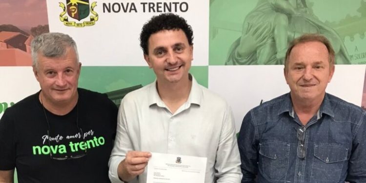 Deputados visitam Prefeitura de Nova Trento