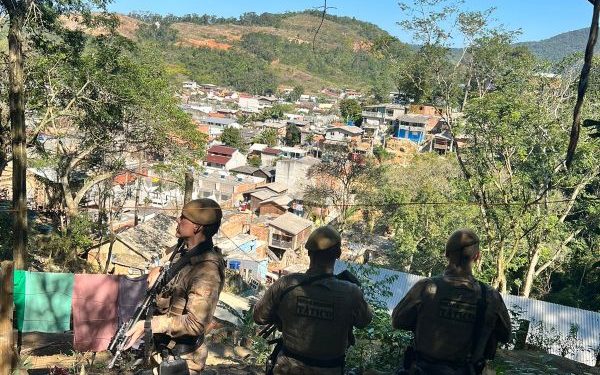 Operação combate construções irregulares e furto de energia em Itapema