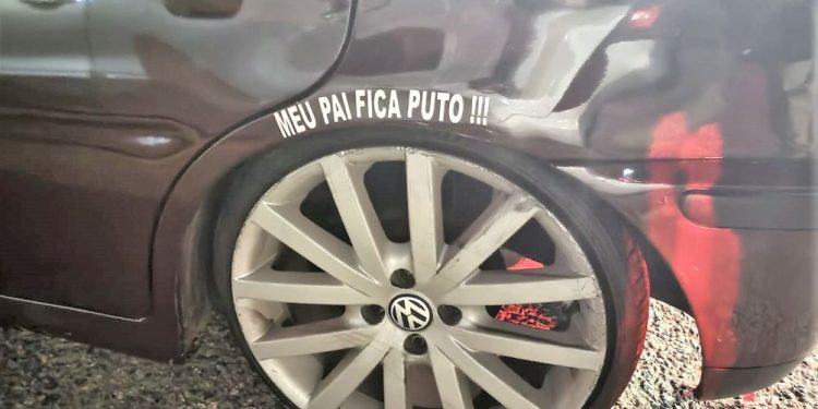 Carros rebaixados irregularmente são flagrados na BR-101