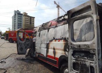 Viatura do SAMU pegou fogo durante atendimento de ocorrência em Balneário Piçarras