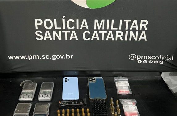 Polícia Militar prende dupla por tráfico de drogas em Camboriú