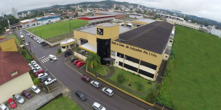 Consumidores e empresas calçadistas de São João Batista são vítimas de golpes de vendas online