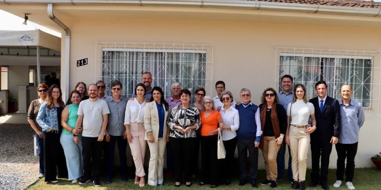 Canelinha inaugura Casa Lar Otilina Pereira Santana