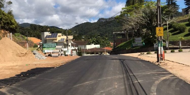 Rua Alferes está fechada para obras nesta segunda-feira