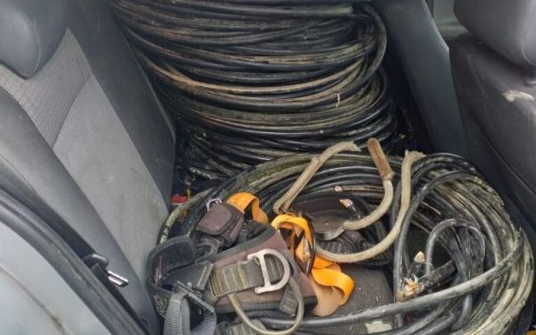 Polícia Civil prende dois homens em flagrante por furtos de fios e cabos