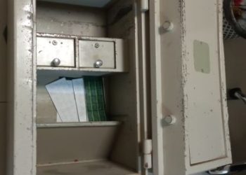 Homens invadem shopping e furtam dinheiro e cheques de cofre