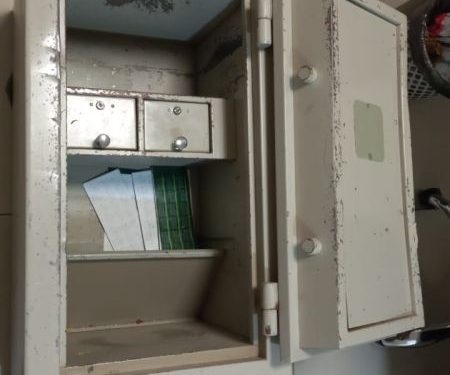 Homens invadem shopping e furtam dinheiro e cheques de cofre