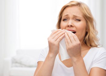 “Pressão em alta velocidade a 160 km/h: Os perigos de conter um espirro