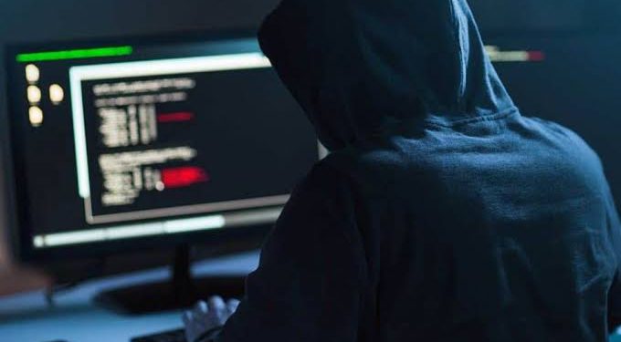 Hacker invade sistema e altera processos judiciais