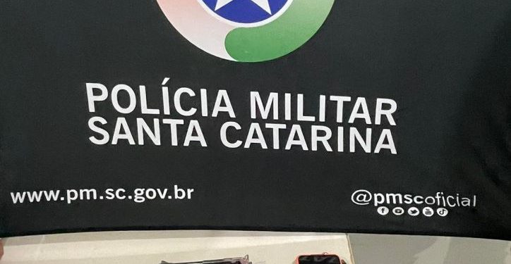 Policia Militar cumpre mandado de prisão e encontra arma