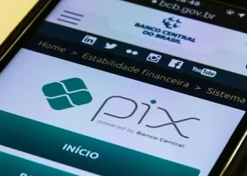 Vírus ameaçador limpa conta através de PIX