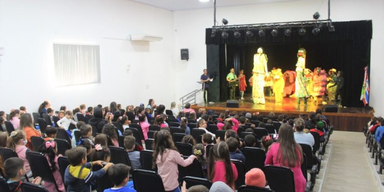 Projeto sobre o folclore brasileiro é desenvolvido junto a estudantes do Maternal II e de Pré-Escola