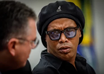 CPI indicia Ronaldinho Gaúcho por movimentações incompatíveis