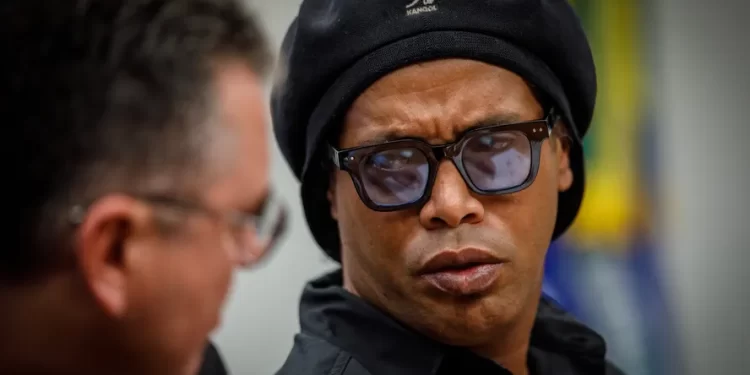 CPI indicia Ronaldinho Gaúcho por movimentações incompatíveis
