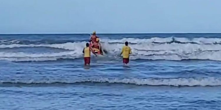 Seguem as buscas ao adolescente que foi arrastado pelo mar em Itapema