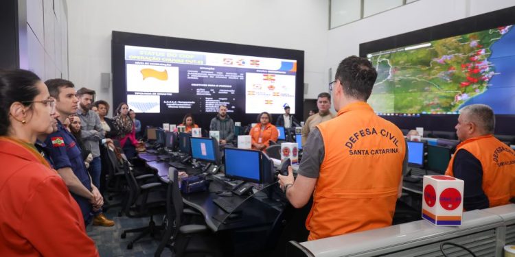 Estado reforça atuação integrada para período mais crítico de chuvas em Santa Catarina