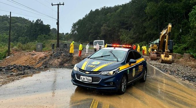 Rodovias interditadas é o cenário em SC; confira os trechos.