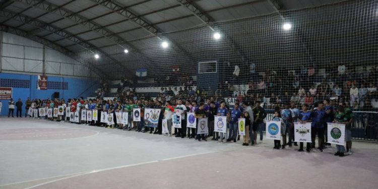 Canelinha reinaugura Ginásio de Esportes do Areão