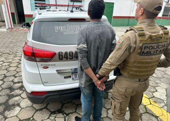 Polícia Militar de São João Batista cumpre mandado de prisão no centro