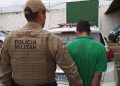 Polícia militar faz abordagem e cumpre mandado de prisão em Porto Belo