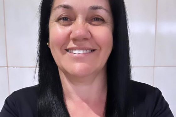 Marileia Amorim Tomaz exerce a profissão de sapateira há 40 anos