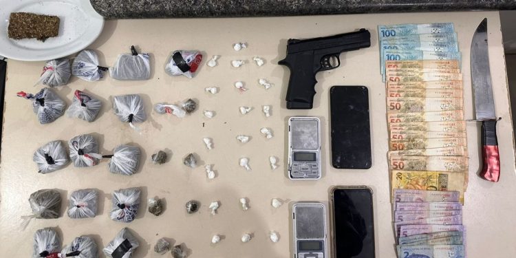 Após denúncias Policia Militar prende suspeitos e encontra drogas em Itapema