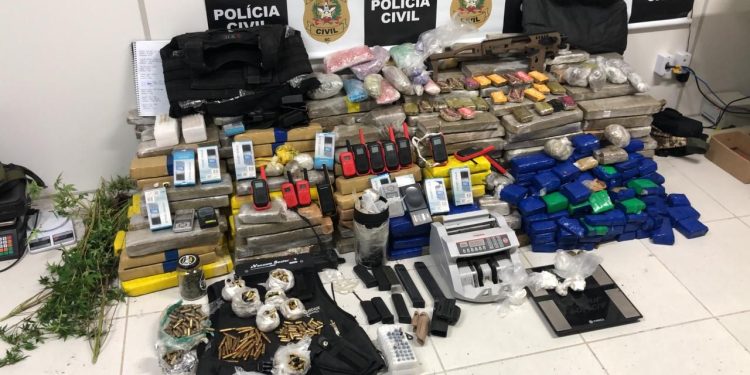 Operação em conjunto da Policia Civil e Policia Militar apreende drogas e munições na Grande Florianópolis