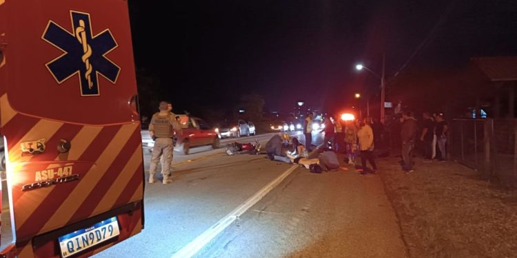 Três pessoas ficam gravemente feridas em acidente na SC-410