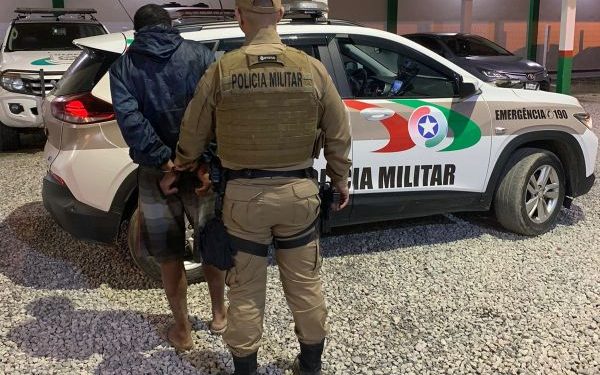 Policia Militar em rondas faz abordagem e cumpre mandado de prisão