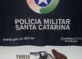 Polícia Militar Prende Homem de 26 Anos por Posse de arma de fogo