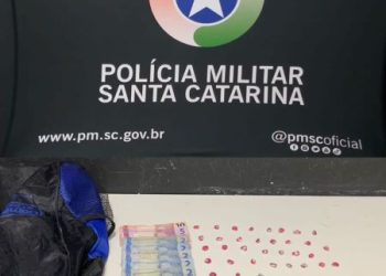 Polícia Militar Prende Homem de 21 Anos após encontrar droga