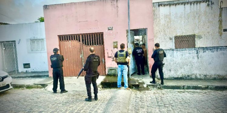 Policia Civil de Santa Catarina cumpre mandados em Natal RN e Cuiabá MT