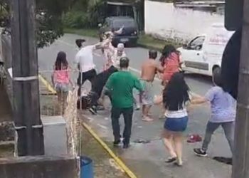 Barulho de escapamento resulta e briga de facão, enxada e pedras em Brusque