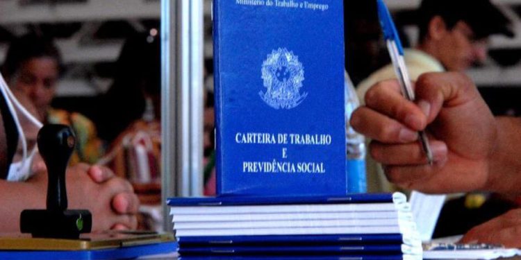 Após meses em baixa, SC teve aumento do número de empregos