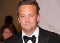 Matthew Perry, renomado por sua interpretação como Chandler na série “Friends”, falece aos 54 anos.